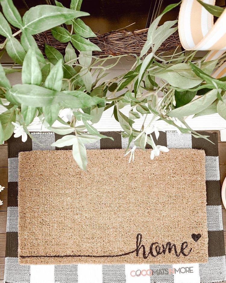 doormats's tweet image. Simple, minimalist, and so meaningful 💛 This home heart coco doormat really does have our hearts when it comes to home decor. Add this to your front door and welcome your guests in style! ⁠
⁠
📸@eleanorrosehome

#homedecor #welcomemat #doormats