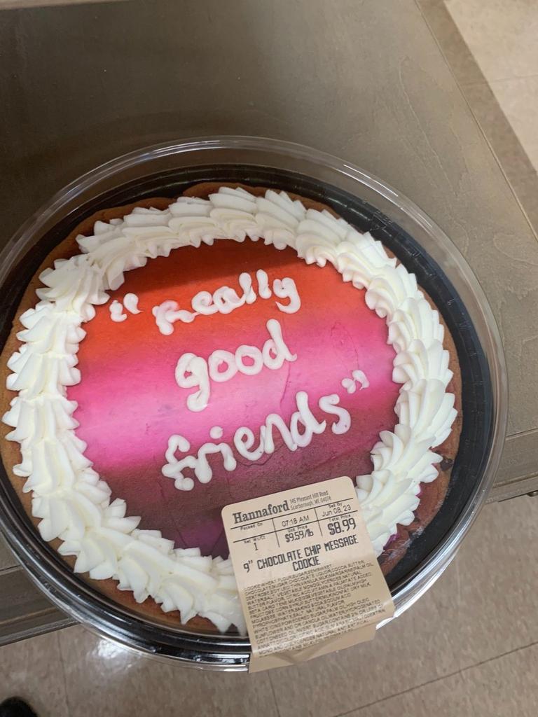Mirteaaa's tweet photo. Best pride cake frr https://t.co/6RH6J3ffJw