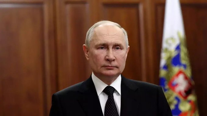 Rusya Devlet Başkanı Vladimir Putin:

▪️"Bazı ülkelerden farklı olarak Rusya'da Kuran'a saygısızlık suçtur."