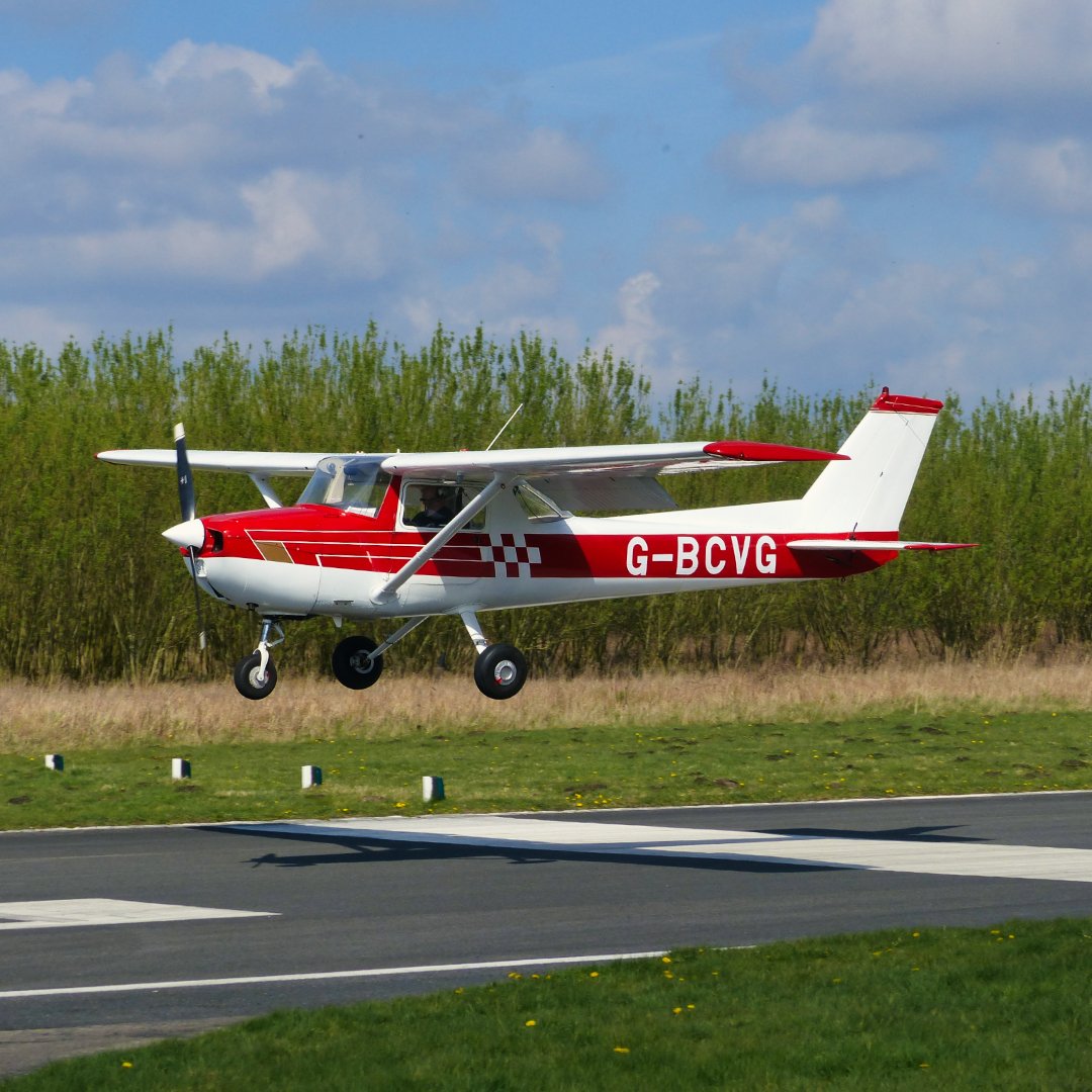 Michaelflying28's tweet photo. Reims-Cessna FRA150L Aerobat G-BCVG arriving at Sandtoft Airfield 8.4.23.
#textronaviation #cessna #reimscessna #reimsaviation #cessnalovers #cessnaaircraft #cessnaaircraftcompany #cessnapilot #flycessna #cessna152 #cessnac152 #cessnaf152 #cessnafa152 #c152 #f152 #fa152 https://t.co/FxHmMHtDb1