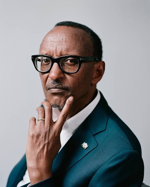 #RwandaVsKenya Rwanda's former president. Rwanda's current president 😂😂😂