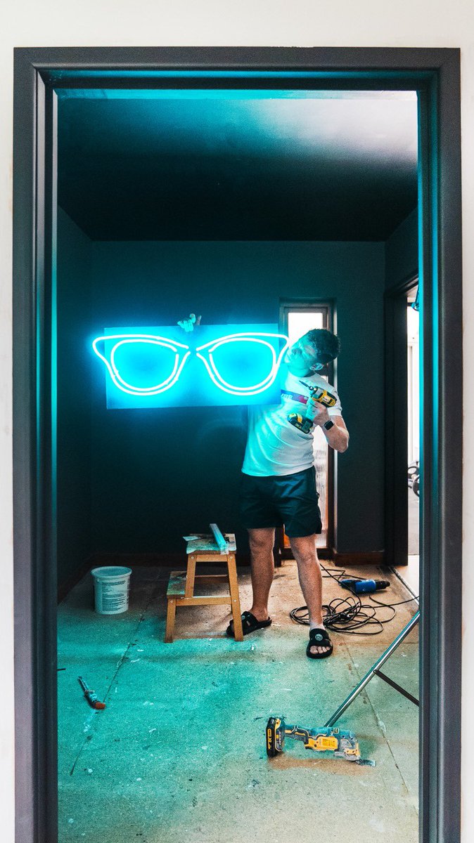 Made this neon sign for the new gear room, also new video tonight 👨‍🍳💙
