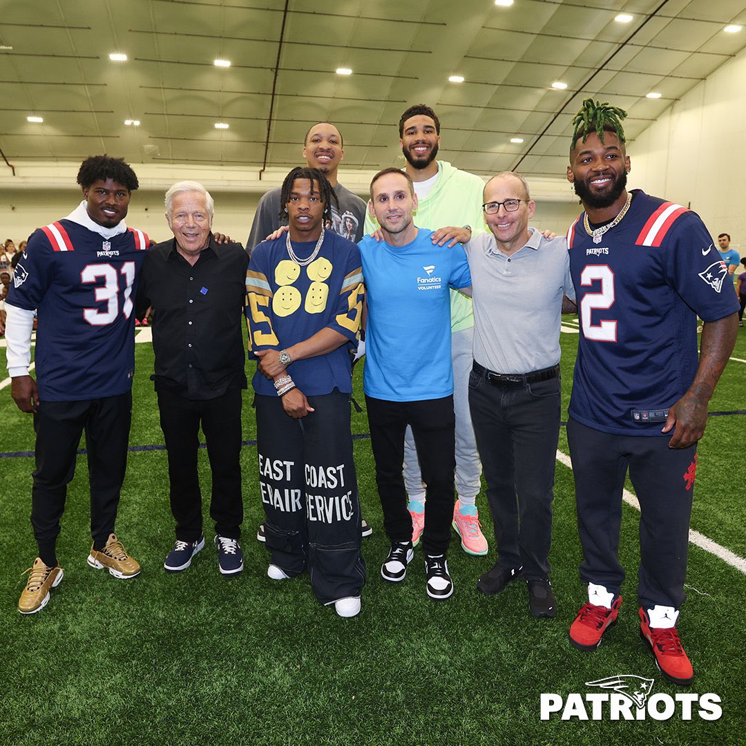 TheAthletesPlug's tweet photo. What a squad!
#Patriots x Lil Baby X #Celtics ๐ฅ๐ฅ
@fanatics #MerchMaddness https://t.co/TrX60Y2zbu