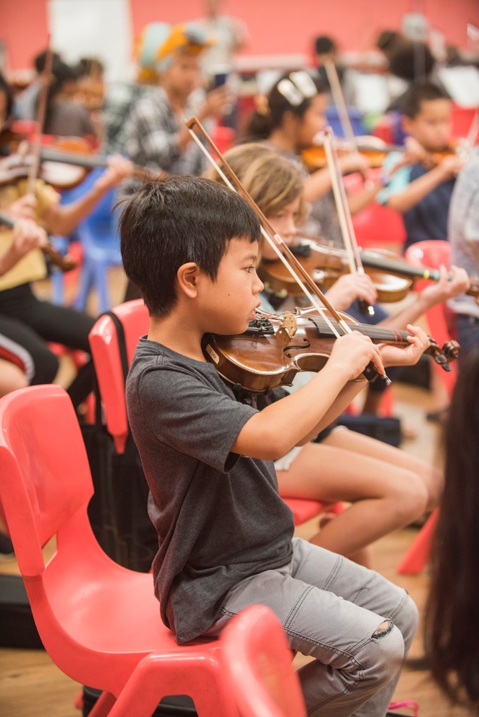 Mahalo for another great week of summer fun ☀️🎶

Our intermediate Summer Strings class meets weekday afternoons at the Boys &amp; Girls Club of Hawaiʻi Spalding Clubhouse. We can’t believe there is only one week left!

Learn more about our summer programs  hiyouthsymphony.org/summer/
