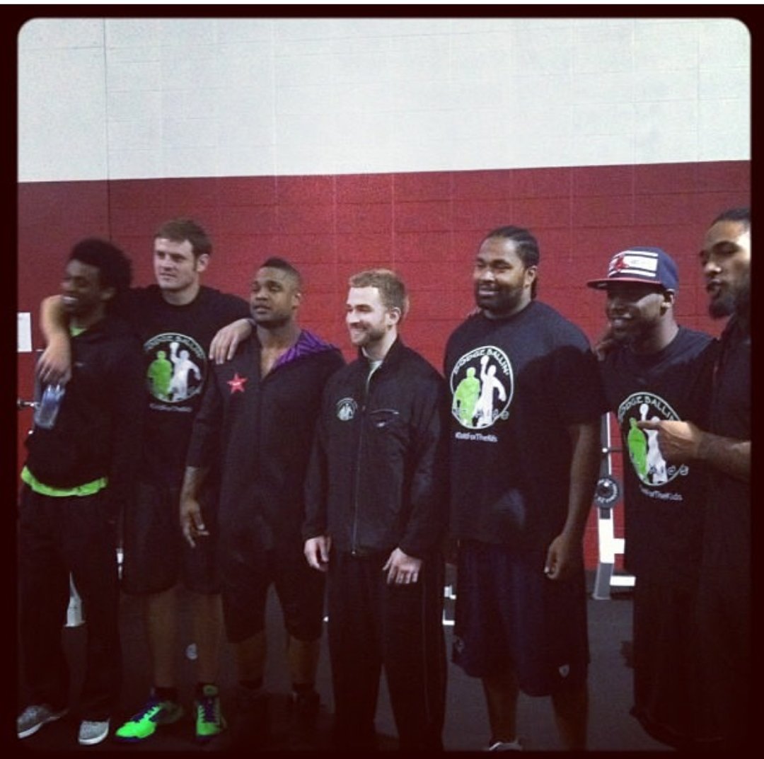 RobertCostaJr's tweet photo. RIP Mallet 🙏🏼

📸
@jerod_mayo51
@fonziedennard15
@BB_HulkSmash
@DodgeballinForK https://t.co/aGOEEPbXJo