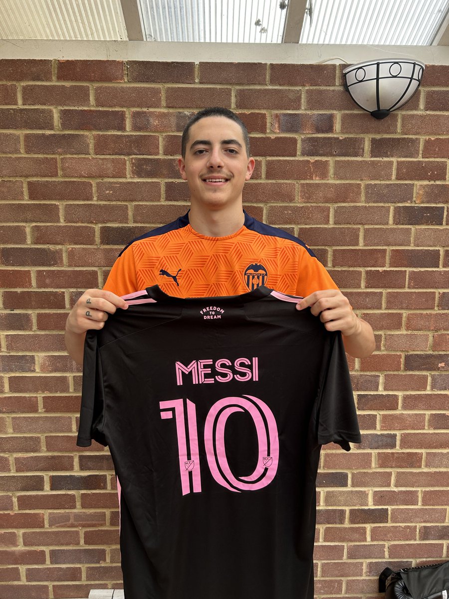 🚨 ONE reply with 0 likes will win a FREE Inter Miami 2023 Messi shirt!

There’s only one rule… 👇

RT this &amp; follow us to enter <a href="/StoolFootball/">Barstool Football</a> ✅ 

You have 48 hours. GO! GO! GO! ⏳