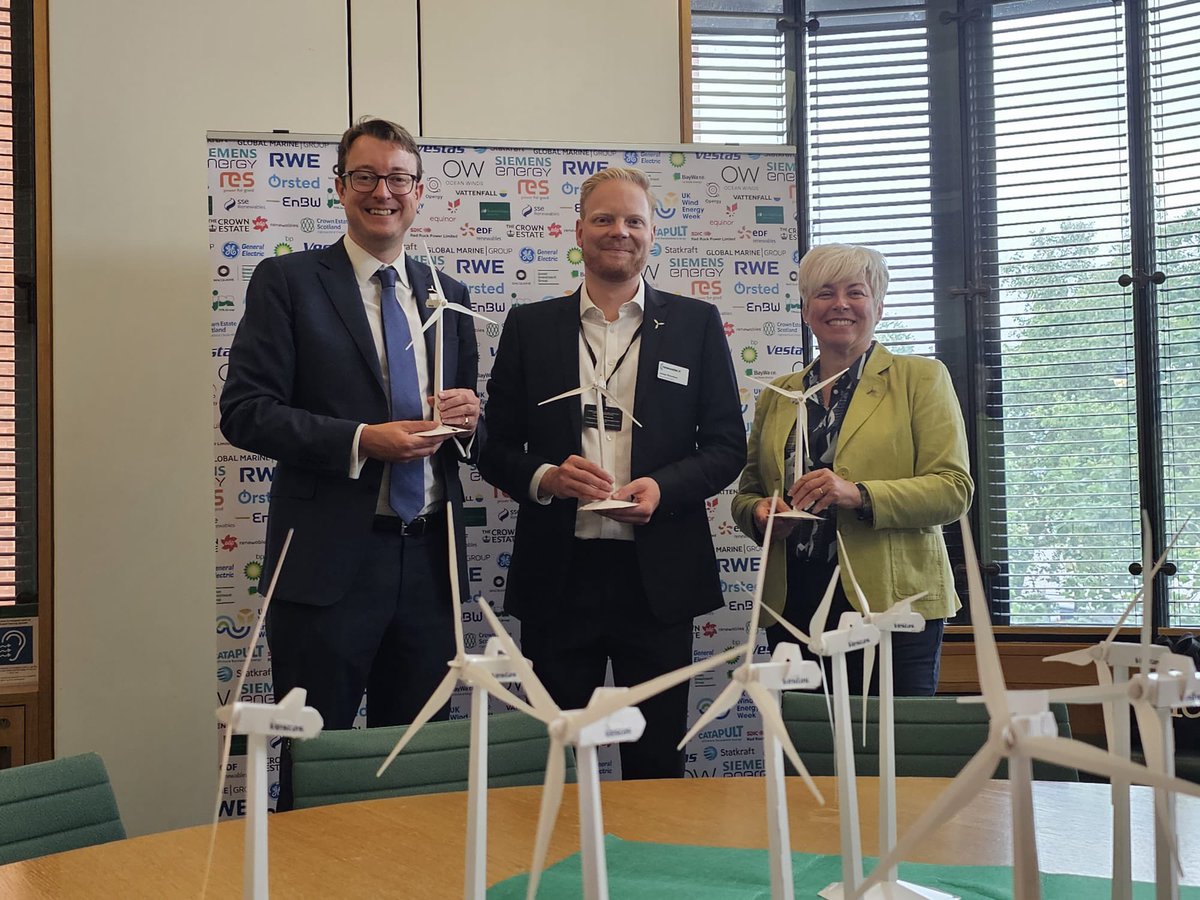 Simon Clarke MP (@SimonClarkeMP) on Twitter photo 2023-06-28 18:01:25 Really good meeting with @RenewableUK today to discuss wind energy and community benefit packages, together with @lia_nici.
Onshore wind has the backing of 83% of 2019 @Conservatives voters. Time to unlock it when there is community consent! Really good meeting with @RenewableUK today to discuss wind energy and community benefit packages, together with @lia_nici.
Onshore wind has the backing of 83% of 2019 @Conservatives voters. Time to unlock it when there is community consent!
