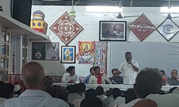 AnantPatel1Mla's tweet photo. દક્ષિણ ગુજરાત આદિવાસી ઝોનની યુનિફોર્મ સિવિલ કોડના વિરોધમાં મિટિંગ યોજાઈ https://t.co/XzMyoieog3