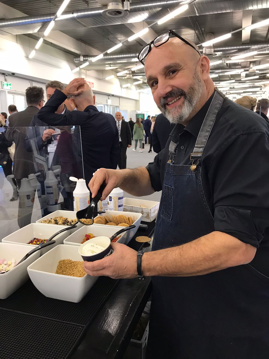 Wer mag eine eiskalte Frozen Yogurt Kreation?  Mobile Bar bundesweit.  #messestadt