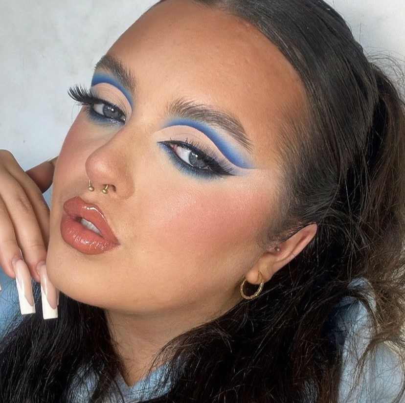 Some Blueeee inspo💙

📸 @bynadineava 

#trndbty #makeup #makeupmusthaves #mua #makeuplook #makeupinspo #bluemakeup