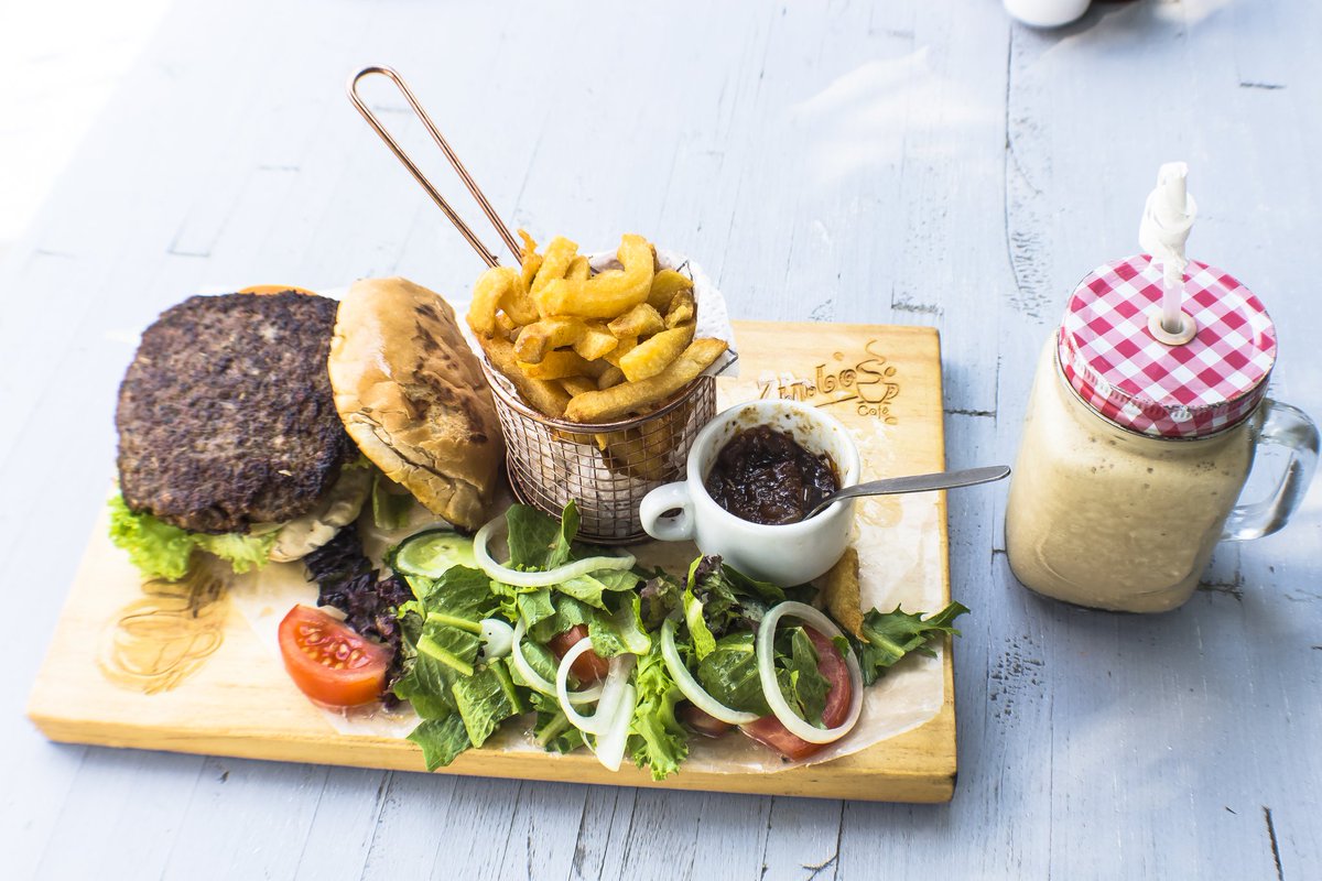 Sarutheone's tweet photo. When you reach the Eastern Highlands attack the Zimbos burger, add this to your list!
The iced coffee is there for control
#ThisisZimbabweBaby πΏπΌ
#FlavoursoftheRegions https://t.co/2wou9fd8Nc