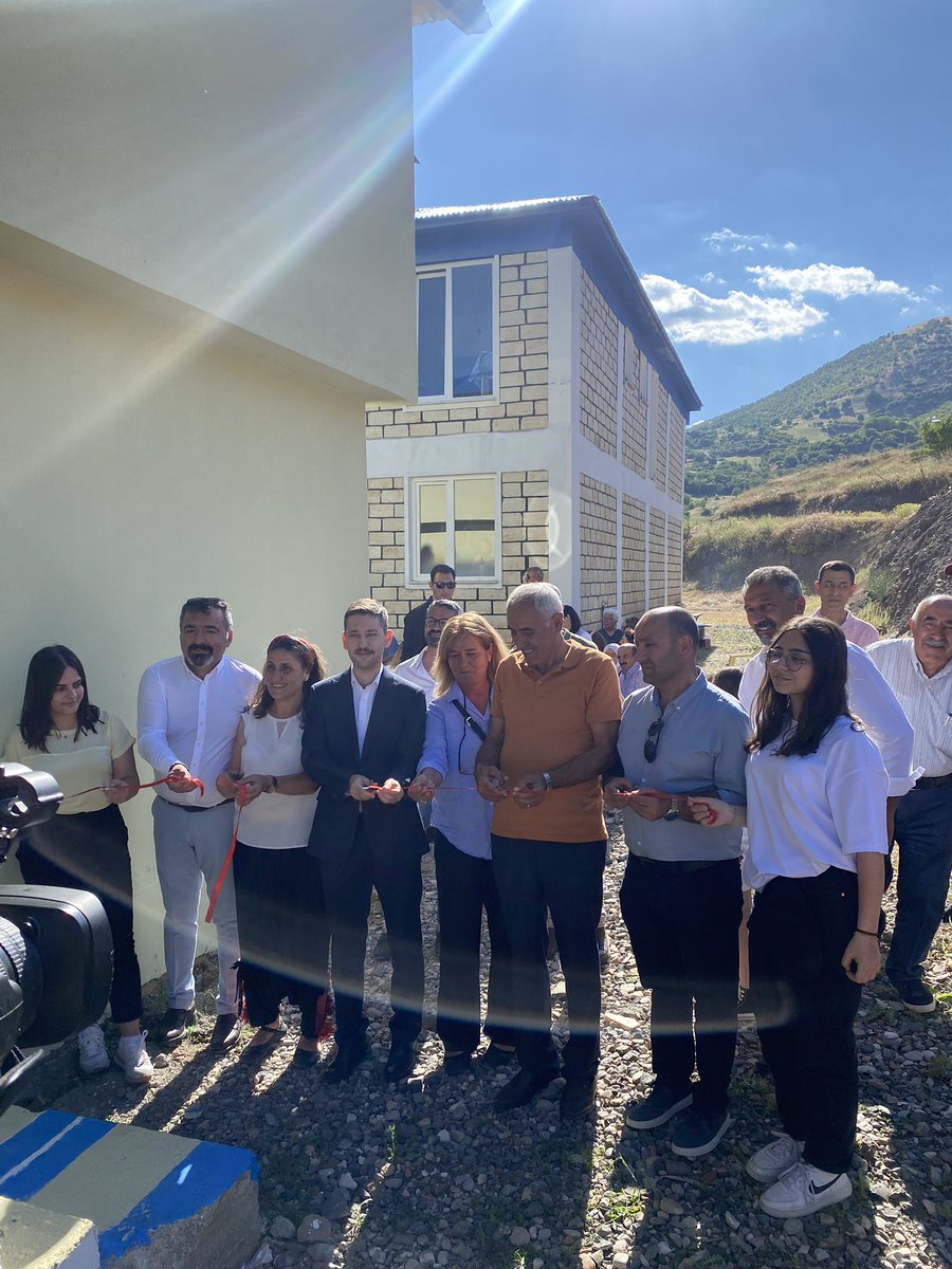 Dalbasan köyü Orta Seter Mahallesi'nde bulunan Dalbasan Köyü muhtarlık binası, Morg ve Taziye evi  açılışı, Kaymakamımız Mehmet Can İRDELP, Yayladere Belediye Başkanı Sabri AKYÜREK, ilçe protokolü ve vatandaşlarımızın katılımıyla gerçekleştirildi.