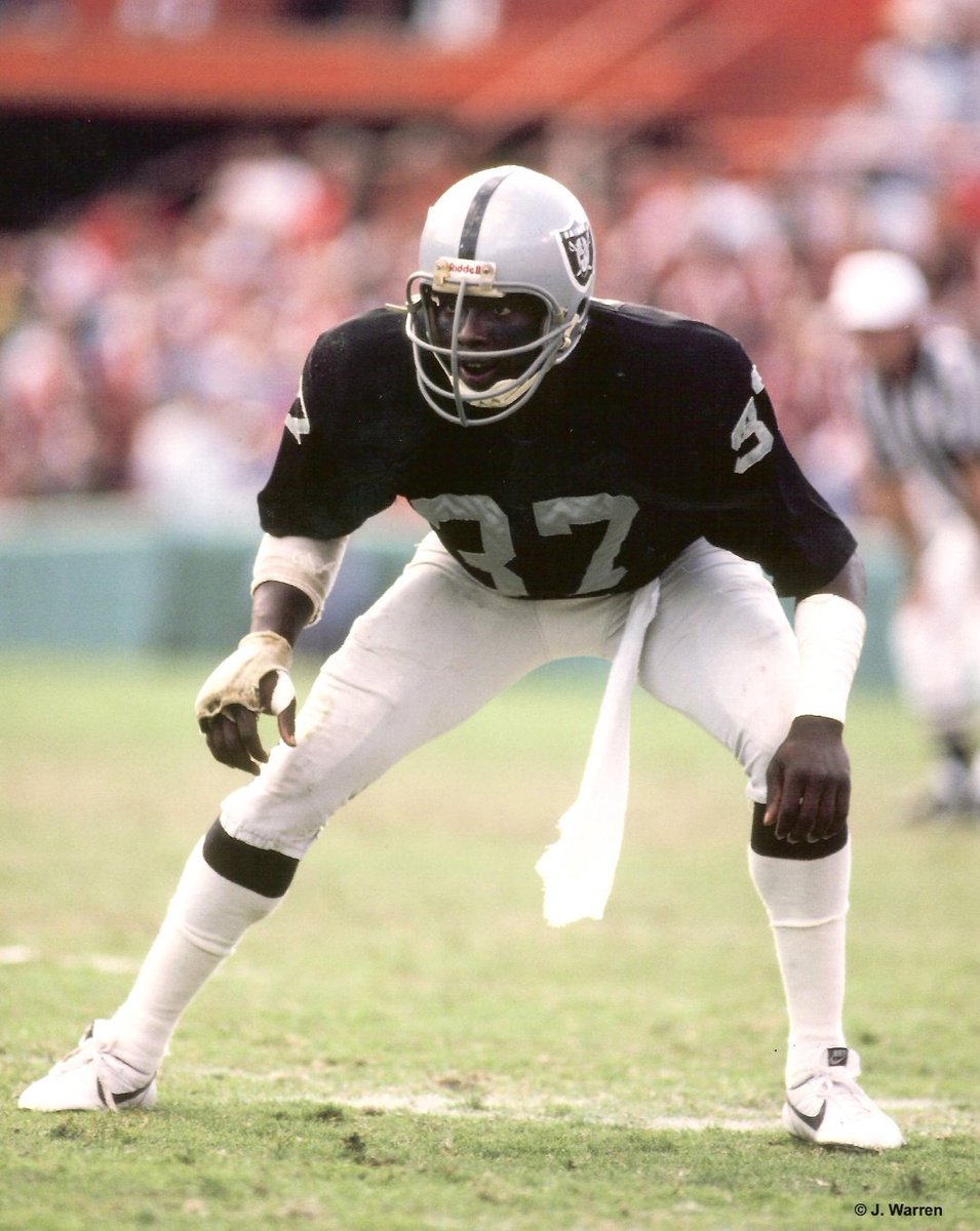 ZombieRaider707's tweet photo. 🏴‍☠️ THE JUDGE 🏴‍☠️
🏴‍☠️ Lester Hayes 
He deserves to be in the @ProFootballHOF 😡
#RaiderNation  #wednesdaythought https://t.co/FqnwzIprpg