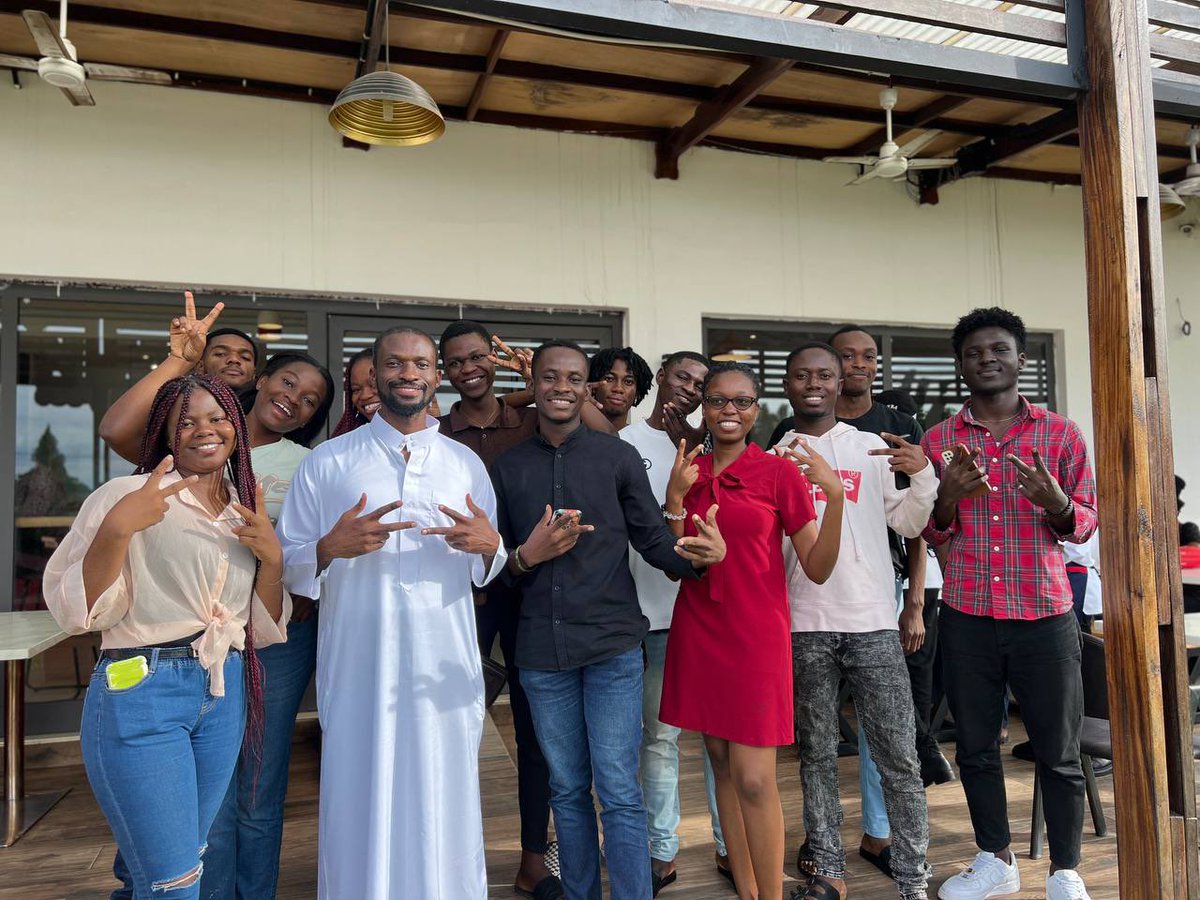 Antennaknust's tweet photo. We celebrated EID with some academic tutees in Telecom Eng 3. With the midsem exam approaching, it was nice taking time out to socialize outside of the classroom.
Best of luck to all in the exams. Do your absolute best and let the chips fall where they may. 

EID MUBARAK 🙏🏼 ☪️ https://t.co/2QoY0eUaV8