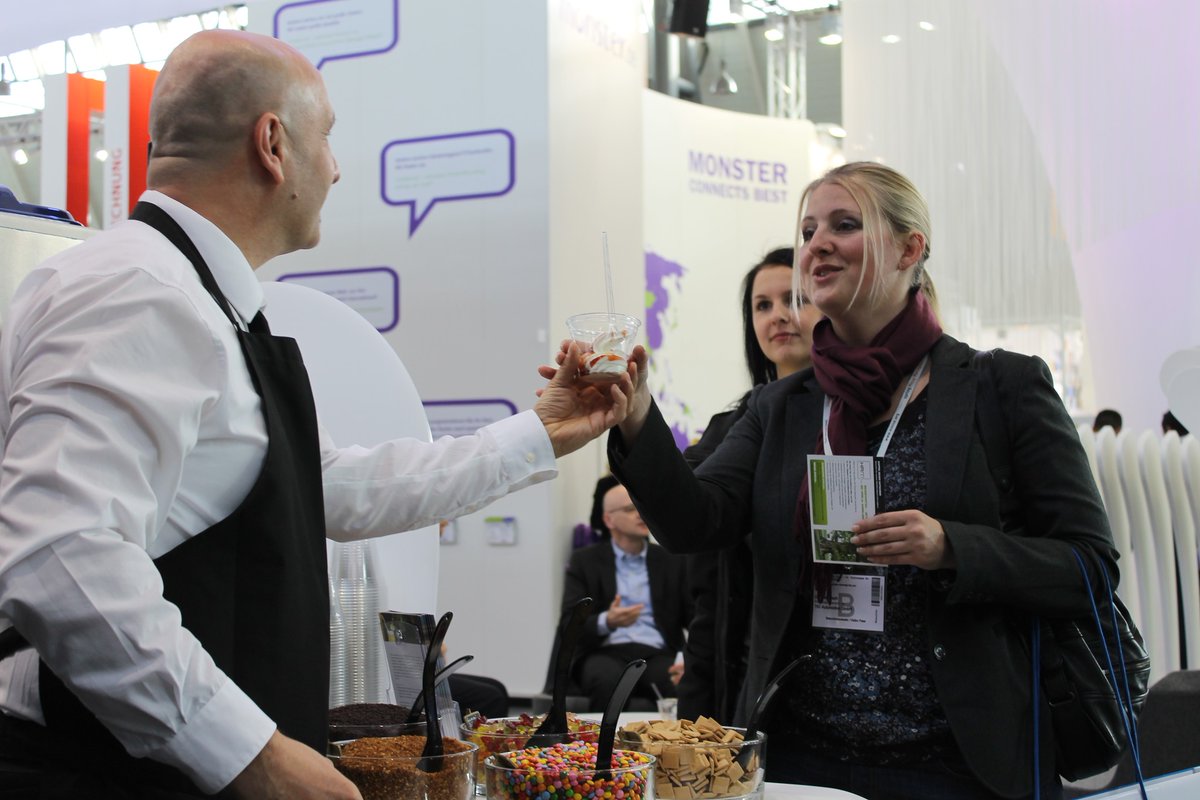 #Messebar für Stepstone.  Eiskalte Kreationen mit leckeren Toppings.  #frozenyogurt