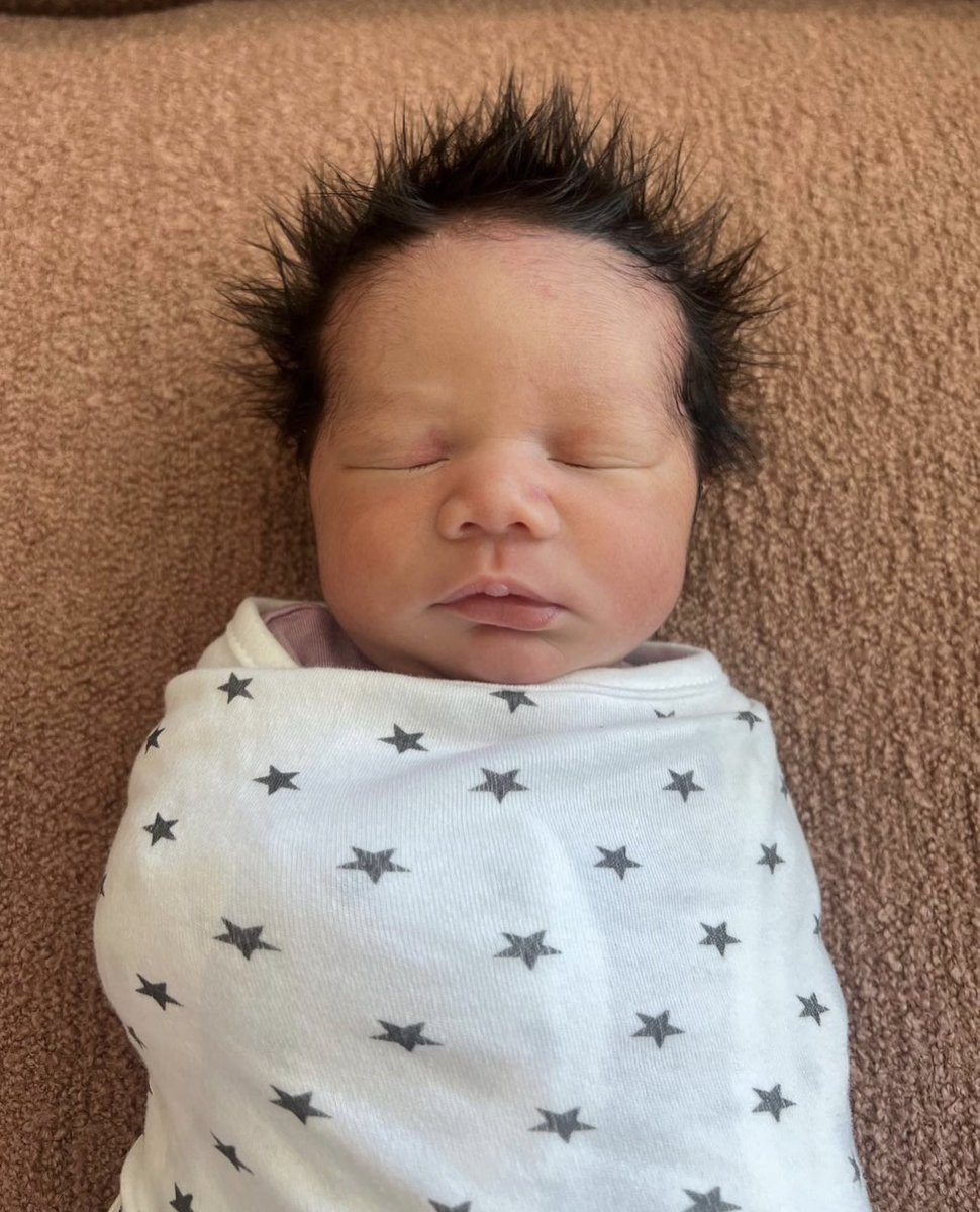 LoniLove's tweet photo. Big congratulations to @johnlegend and @chrissyteigen and welcome to world Wren Alexander Stephens !!!!!! #auntieloni https://t.co/oaF6uz1Lys