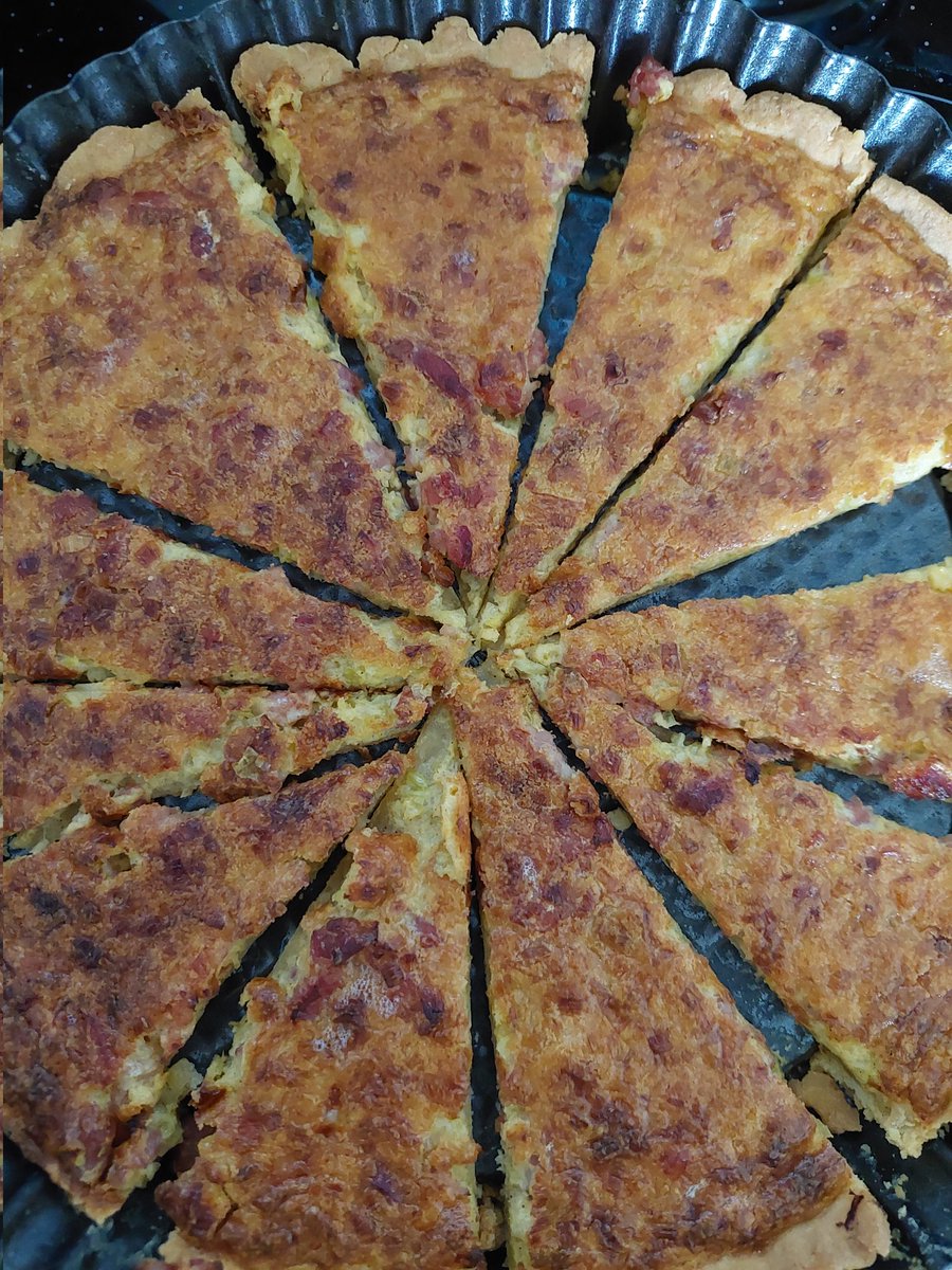 Juli2021_'s tweet photo. #Frankreich
#QuicheLorraine 
#BonAppétit
#GutenAppetit https://t.co/kGjrCvDKDQ