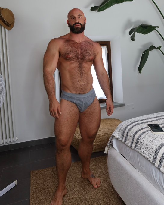 Grey, perfect I will say 😜 https://t.co/rZQjwqqj9Q