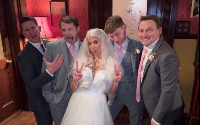 Sam29316342's tweet photo. I love how in Danielle’s post on Instagram she has put Tony under the Mitchell umbrella of on screen family, wish tptb would follow suit and make it official. Also lovely post and piccys from our Lola ❤️ #ballum #callummitchell https://t.co/ZNwRXVCrlE