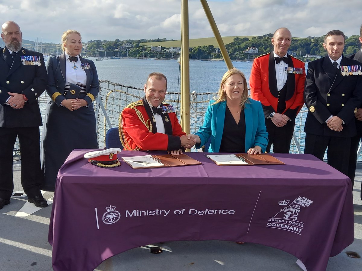 Congratulations to @SouthWestWater who pledged to support to the Armed Forces community on the eve of #ArmedForcesDay by signing the #ArmedForcesCovenant. 

A stunning evening ceremony was held on board @HMS_Richmond where guests had the opportunity to tour the ship. #Cornwall23