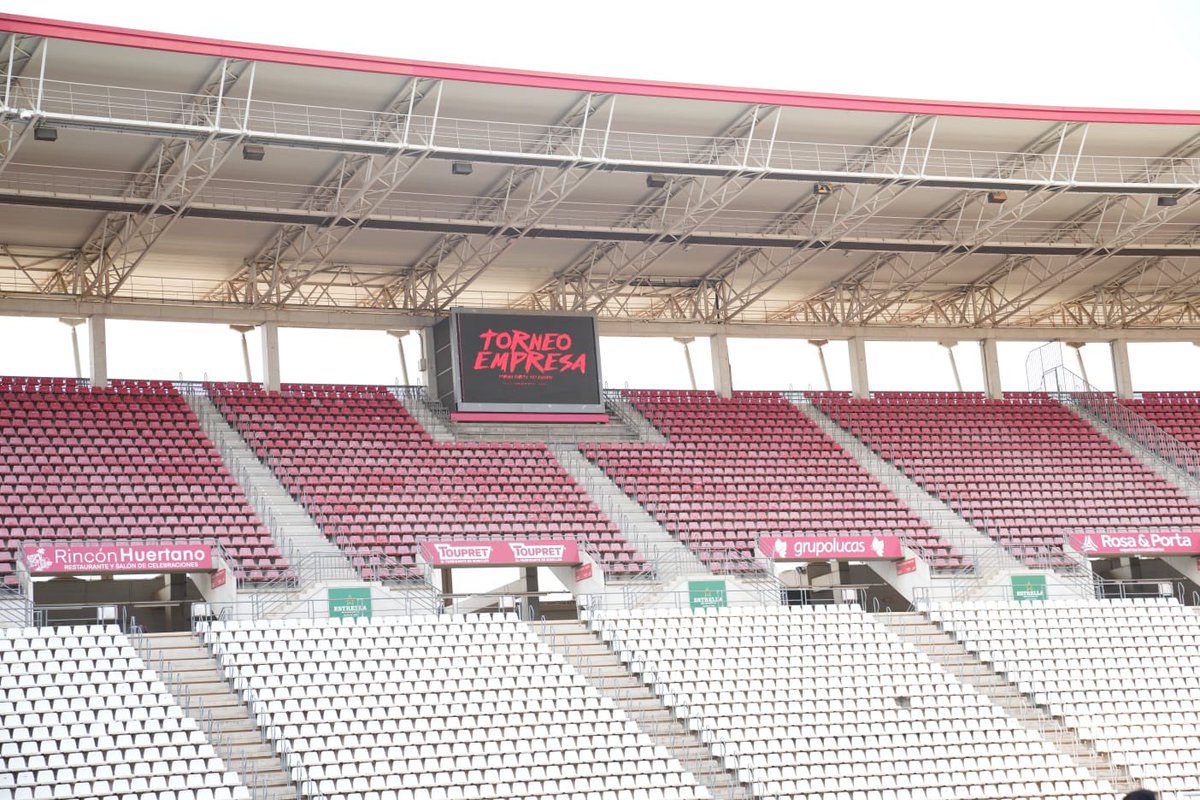 realmurciacfsad's tweet photo. CLUB EMPRESA | 𝗘𝗩𝗘𝗡𝗧𝗢. 
🏆 Hoy celebramos en el Estadio Enrique Roca de Murcia el 𝙏𝙤𝙧𝙣𝙚𝙤 𝙀𝙢𝙥𝙧𝙚𝙨𝙖 con todos nuestros socios del #ClubEmpresa 

⭐️ Agradecimiento especial a @estrellalevante, @ViventaMurcia, @Inmopolt1, @SuperLesco, @SisSeguros, @CSeoclic, https://t.co/91u3RaO3U2 y @BodegasLuzon