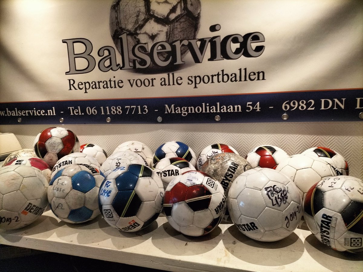 Balservice's tweet photo. Zijn er nog vereniging die lekke ballen hebben en die gerepareerd moeten worden? Balservice kan ze gratis ophalen. https://t.co/m3HlAMmjE5