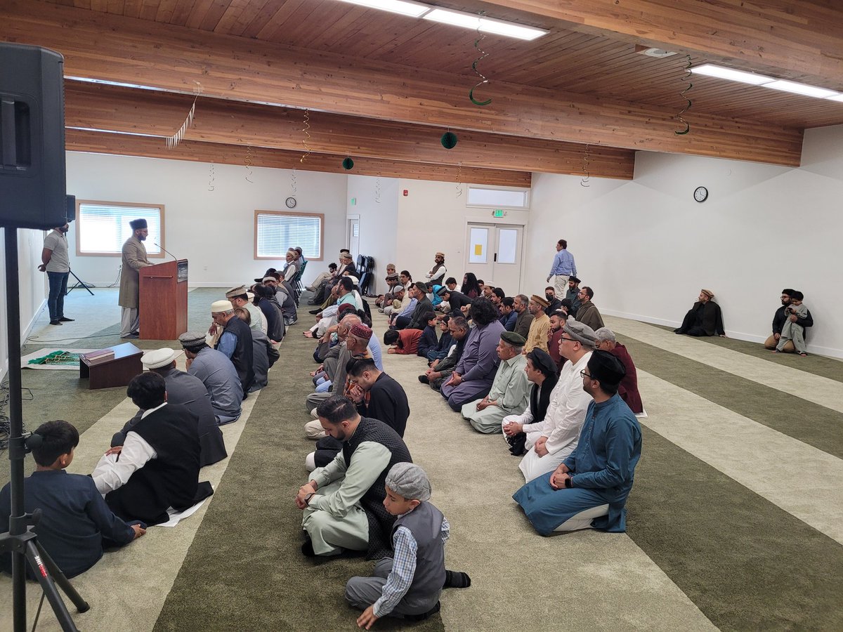 MajlisSeattle's tweet photo. Ahmadi Muslims offering Eid-ul-Adha prayers at Baitul Ehsaan #EidAlAdha2023 #trueislam #muslimsforpeace https://t.co/J5Zd1op5qI