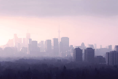 TOPublicHealth's tweet photo. 1/8:  Hi, Toronto! There’s a Special Air Quality Statement for the #CityOfTO due to #wildfire smoke today.

Below is our current guidance to protect your health 👇 Get more info ➡️: https://t.co/wNrbzODE2X https://t.co/mrD2GmlVwn