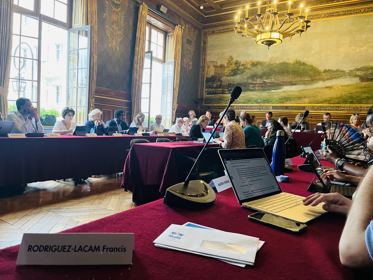 RodriguezLacam's tweet photo. Réunion ce soir du Conseil Municipal de Charenton-le -Pont. Le Conseil, entre autres résolutions, a voté à l’ unanimité l’ autorisation donnée au Maire de signer des contrats d’ apprentissage. Il y aura donc 10 apprentis en 2023 qui feront partie du million d’ apprentis en France https://t.co/gNH7rSPoY9