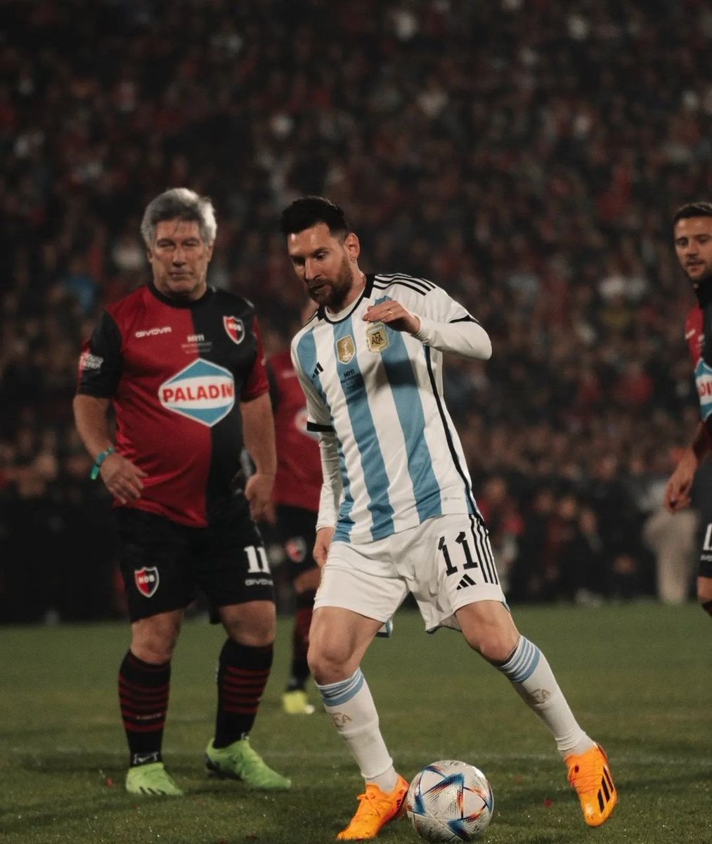 TatoMohorade's tweet photo. Es increíble, pero cierto: si juntás a Pachu Peña y a Messi, entre los dos acumulan 7 balones de oro. https://t.co/IDgY7FoYo3