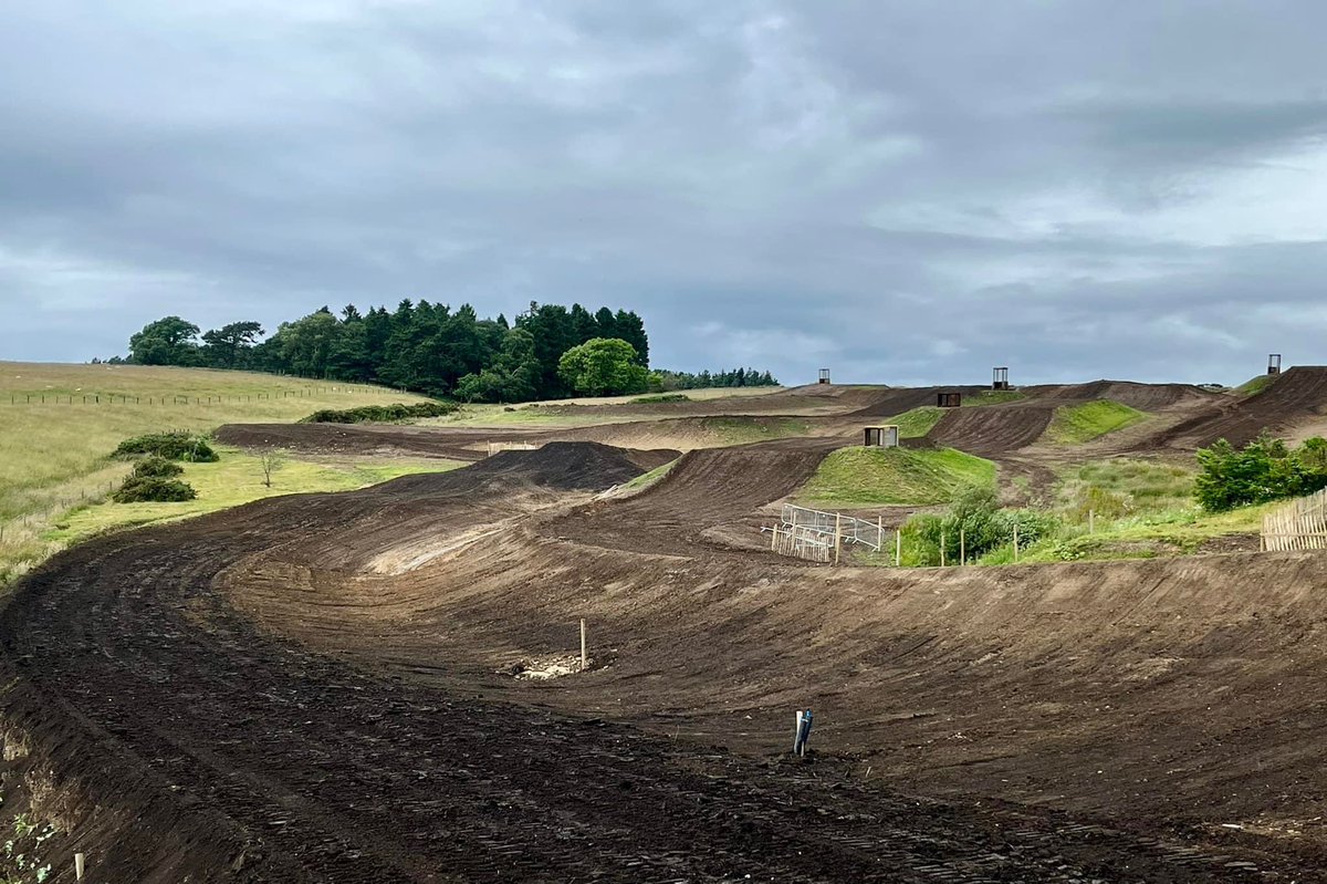 dirtbike_news's tweet photo. 🇬🇧 The ACU British Motocross Championship takes place this weekend at School House near Newcastle. #MXGB #BritishMotocross #BritishMX #RevoMXGB #BritishMotorcycle #MX #Motocross #Motorcycle #Motox #MotocrossLife #MotocrossRacing #MotocrossLifestyle #Dirtbikes #DirtbikeNews https://t.co/gMRk4HAcKE