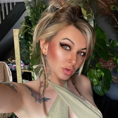 Stace_Cakes's tweet photo. #NewProfilePic https://t.co/j8vvGA5JMm