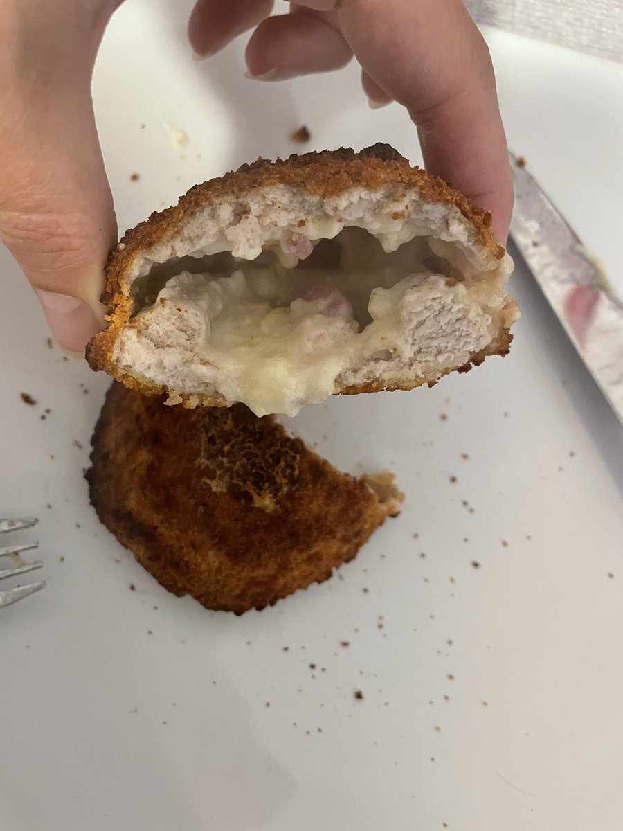 <a href="/Morrisons/">Morrisons</a> this is not a garlic Kiev…. How disappointed I was after opting for an ‘easy dinner’ as I was late to end up just eating vegetables…. 😩😩