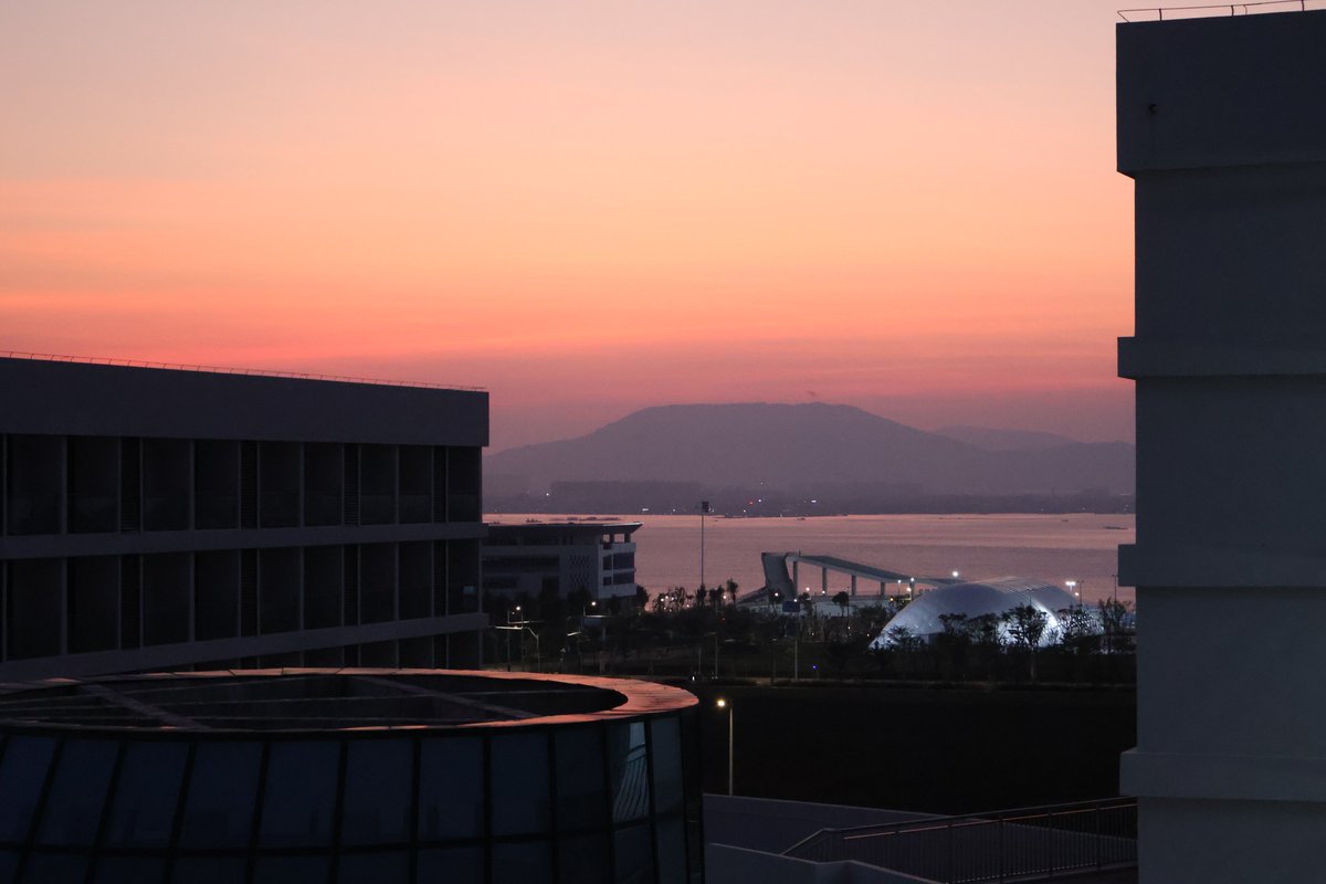 #campusphotography
🌅From sunrise to sunset.🌄

📷 by Chunyu Jiang
#sunrise #sunset #sunsetglow #views #campus #campuslife #university #universitycampus #myuni #universitylife #schoolphotos #mycampus