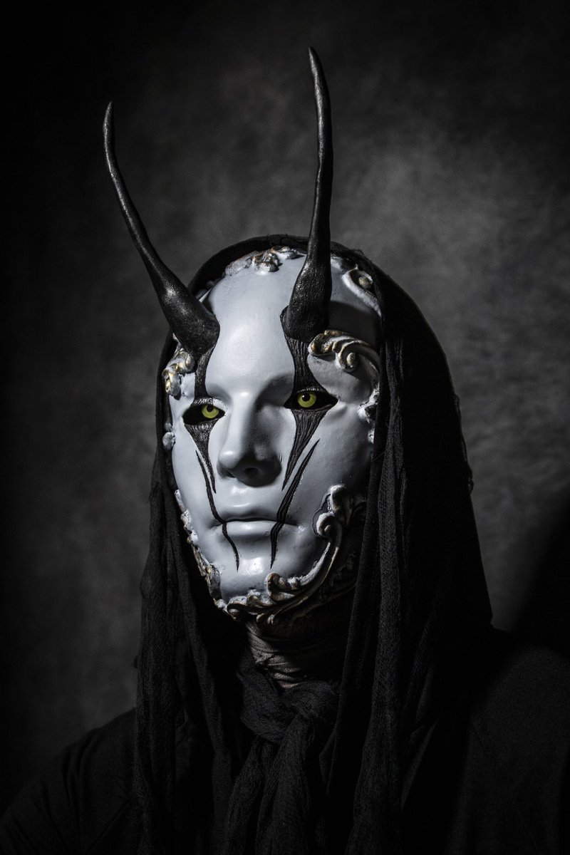 IvanKing777's tweet image. Grab TᕼE ᕼOᒪᒪOᗯ, my new unique piece (one copy in the world), today for a special price before I release it on Etsy. ⏳
DM if interested!
  
#victorian #victorianmask #venetianmask #gothicmask #hollowmask #halloweenmask #baroquemask #handmademask #ivankingart #ivanking