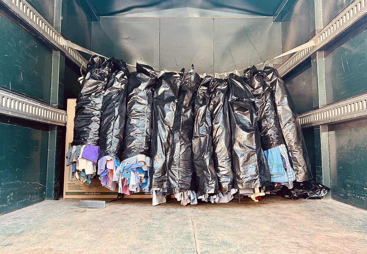 Here's some good news for your Wednesday❣️ 

1,000+ clothing items were anonymously donated to the Carolina Closet today. 

The Gamecock CommUnity Shop provides free food, clothing and supplies to support USC students, staff and faculty. 👕sc.edu/about/offices_…