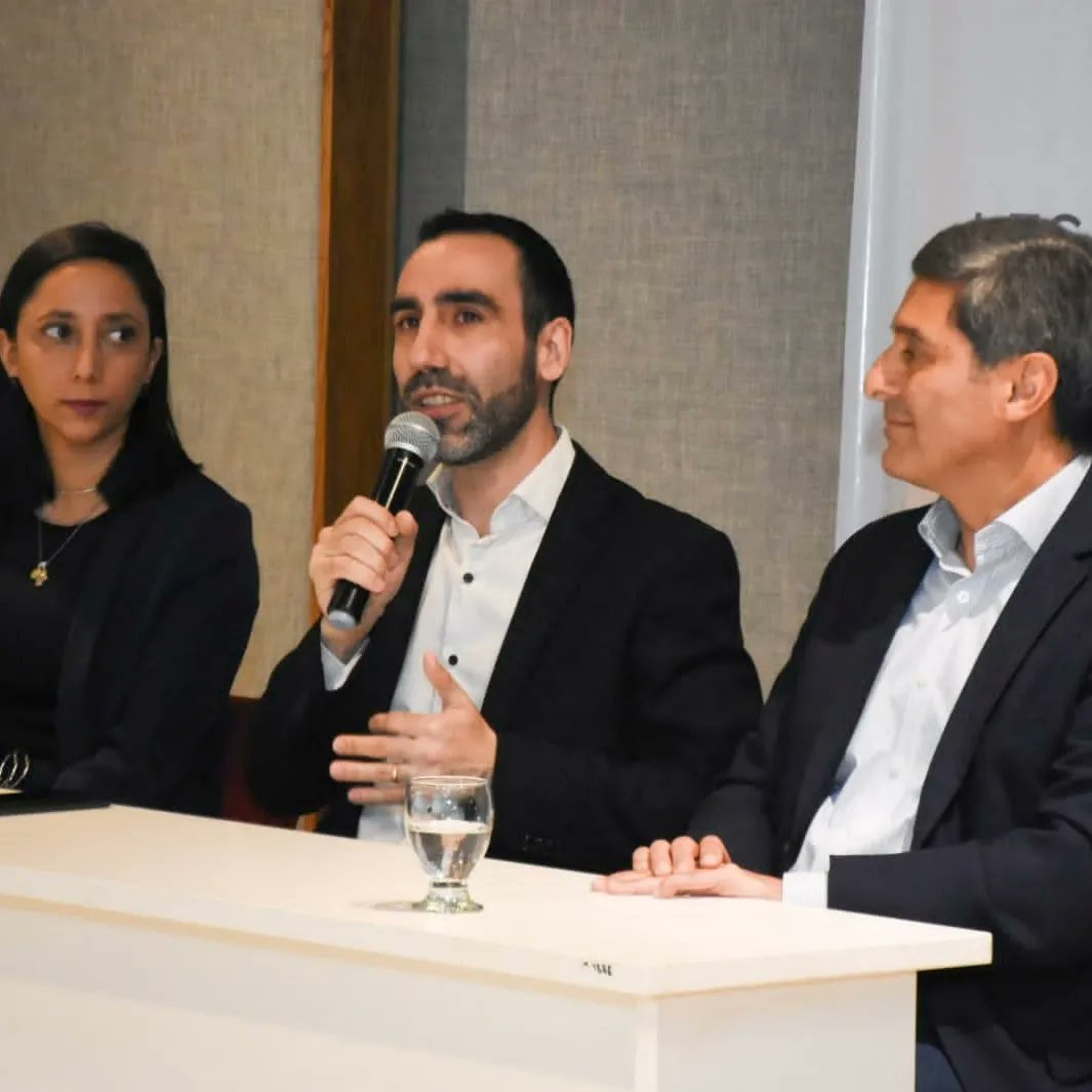 DiumenjoAle's tweet photo. El canal ya alcanzó más de 7.900 suscripciones y sus videos, más de 650.000 visualizaciones. Entre otras cosas que lo hacen destacar como docente y gran persona.

Escucharlo es inspiración y su contribución es inmensa. 🫂 https://t.co/NuNovalOmn
