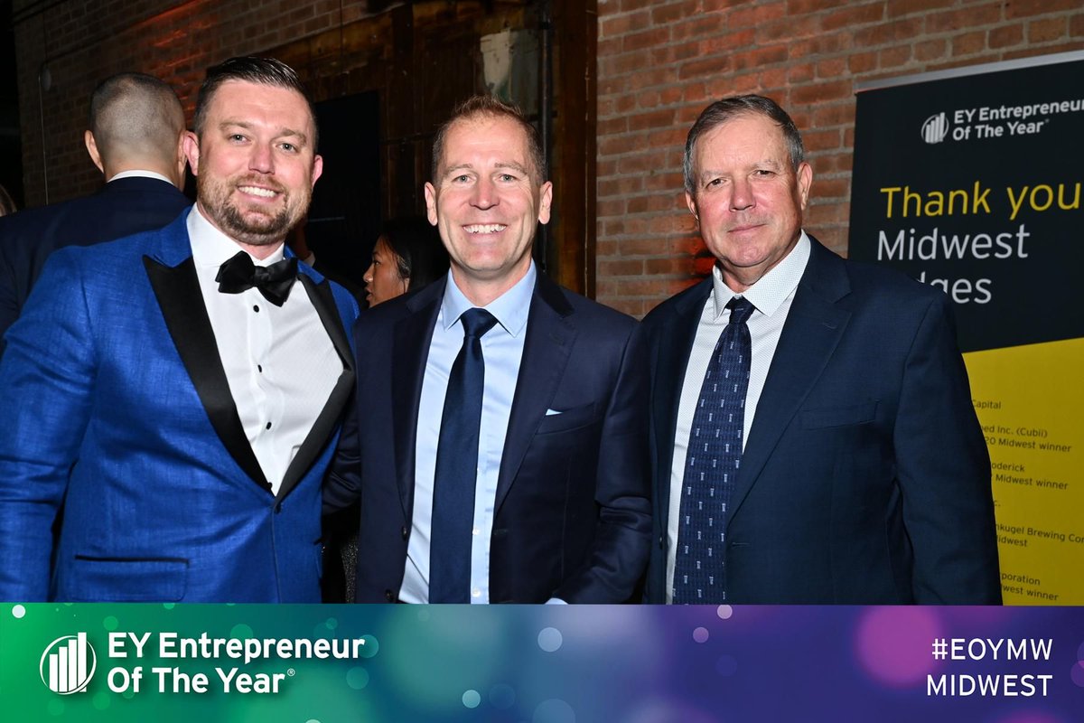 TimOBrienCRE's tweet image. Amazing night at @EYnews #Entrepreneur of the Year 2023 Midwest Awards gala in #Chicago last week.

Congrats to ALL finalists &amp;amp; winners, esp. the finalists from #Indiana: Scott Fitzgerald @FitzMark , Greg Harris @BackhaulD &amp;amp; Chad Peterman @PetermanBros.

#EOYMW #EOY @CresaCorp