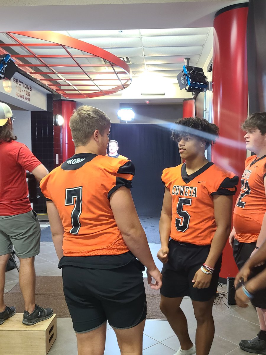 I love watching  these boys play ball!
<a href="/Luke_maledon/">Luke7777</a>
<a href="/bell_lolo/">LaAngelo “LoLo” Bell</a>
#NoStarDawgs