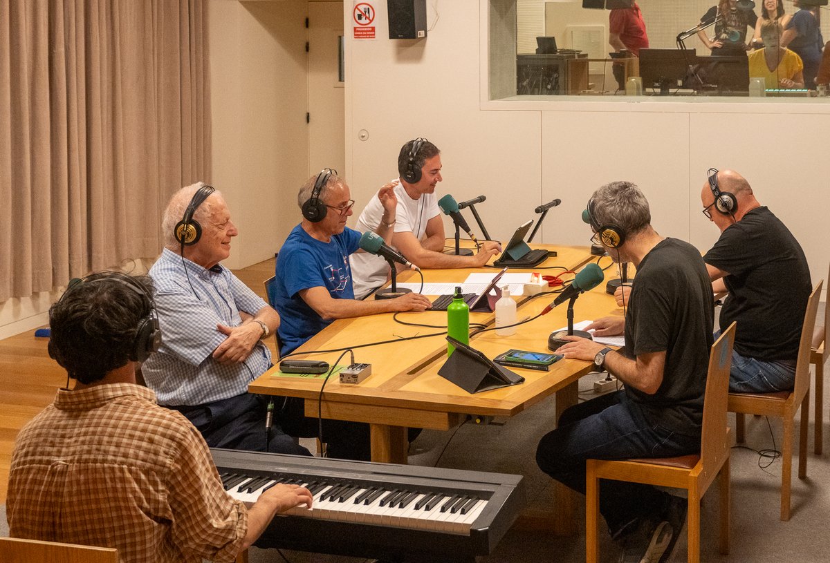 efervesciencia's tweet photo. Ás 21:05 na @radiogalega as aventuras do matemático de Bermés, José Rodríguez

📚Con Francisco Díaz-Fierros e Carmen Villanueva

🎭Os actorazos @CesarGoldi @avelinogonzalez Manu Fernández

🎹 O piano de Juanjo Fernández https://t.co/WlBO5qvyDD