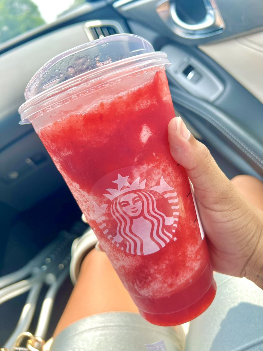 Frozen strawberry refresher 🥤🍓☺️