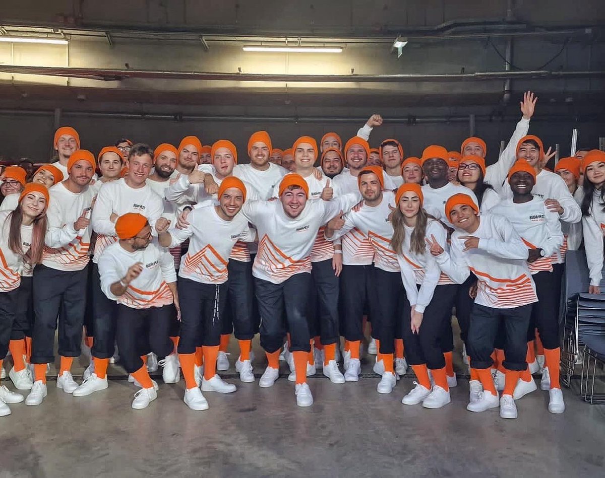 JSzonjaa's tweet photo. 1 month ago #Budapest 🇭🇺 #uelfinal 🧡 #football ⚽️ #europaleague 🖤 #volunteer ✨ #unforgettable🎉 #ceremonymaker 🎇 #happiness https://t.co/0OMp0qJizO
