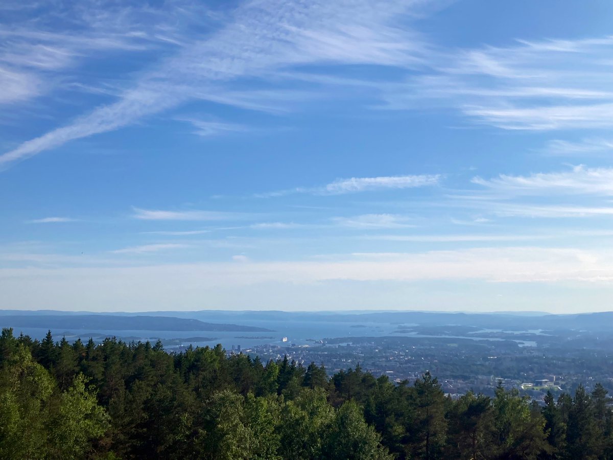 TaskenLab's tweet image. Perfect sunny day to enjoy a walk to Grefsenkollen after work and have pizza with such amazing views of Oslo!