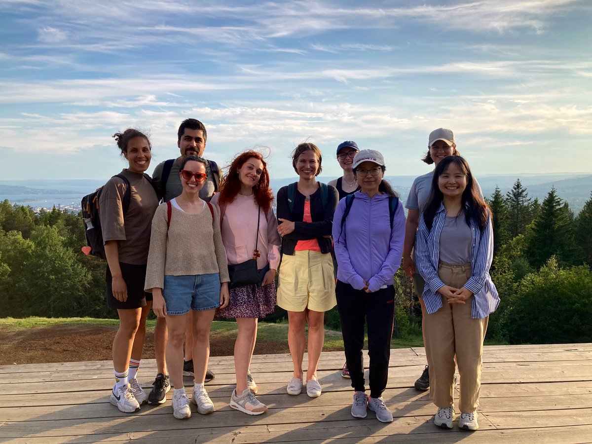 Perfect sunny day to enjoy a walk to Grefsenkollen after work and have pizza with such amazing views of Oslo!