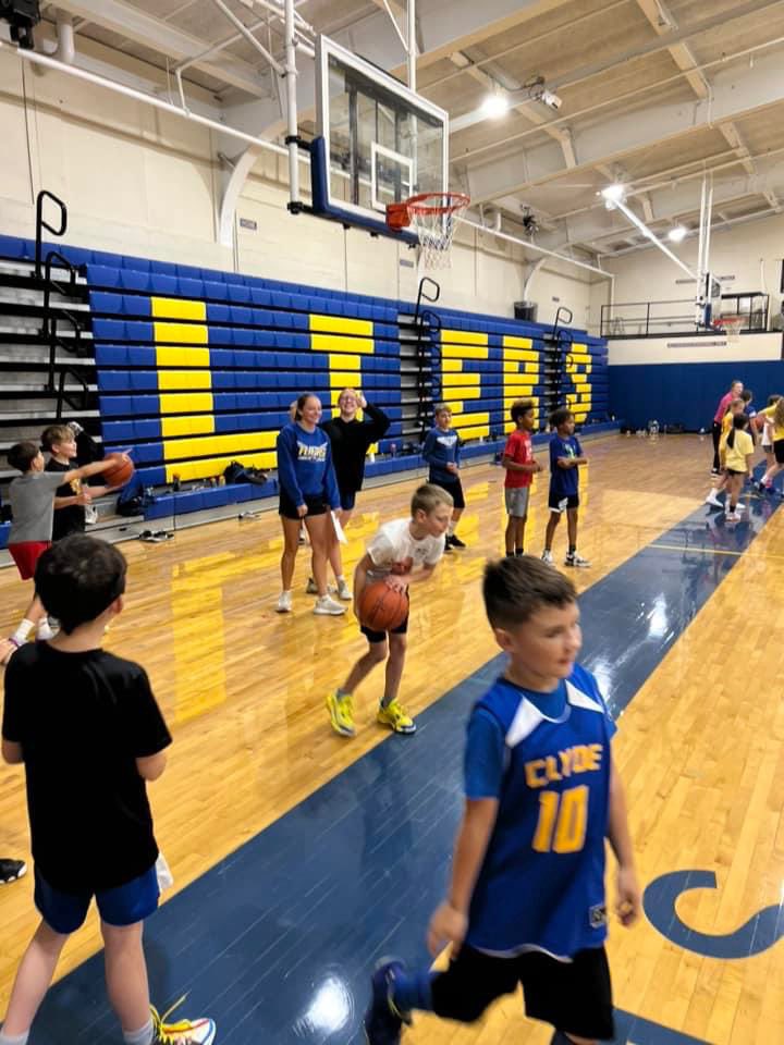 flierhoops's tweet photo. Day #2 of youth basketball camp is in the books. The boys basketball program and the Clyde Lady Fliers Basketball program have come together to put on a joint basketball camp for the Clyde community with over 100 campers this week. Tomorrow marks the last day 🏀 https://t.co/o3QdlHbKgc
