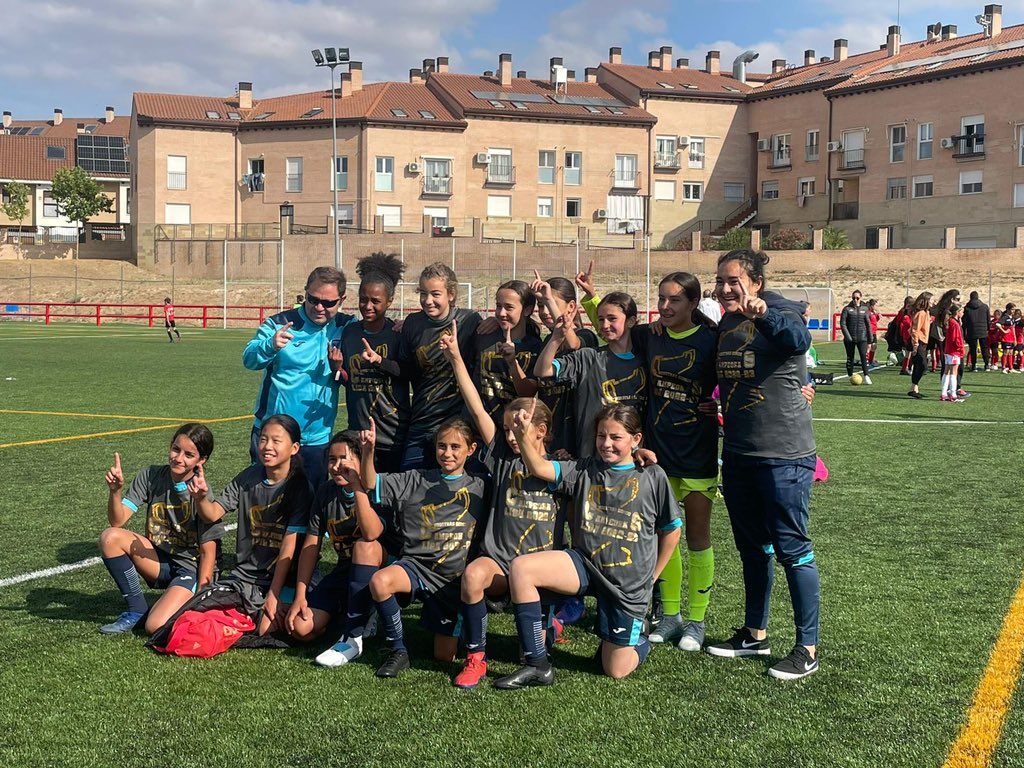 Cdbreogan's tweet image. Estimado se @AlmeidaPP_ estas niñas en concreto 40, el año que viene no podrán entrenar por que @JMDSalamanca las han echado de una instalación pública hablamos ??