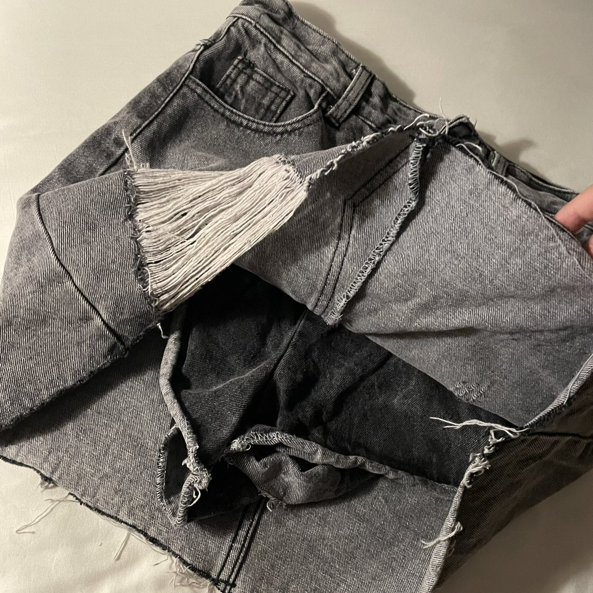 __sstorety's tweet photo. ส่งต่อ กระโปรงยีนส์ jirananstudio สีดำ
เอว 26-27 สะโพก 36-37 มีซับในด้วยน้า

🧃150 b. รวมส่ง 

#เสื้อผ้ามือสองสภาพดี #ส่งต่อเสื้อผ้า #ส่งต่อเสื้อผ้ามือสอง #โล๊ะตู้ #เสื้อผ้ามือ2 https://t.co/T3LYNA5cK9