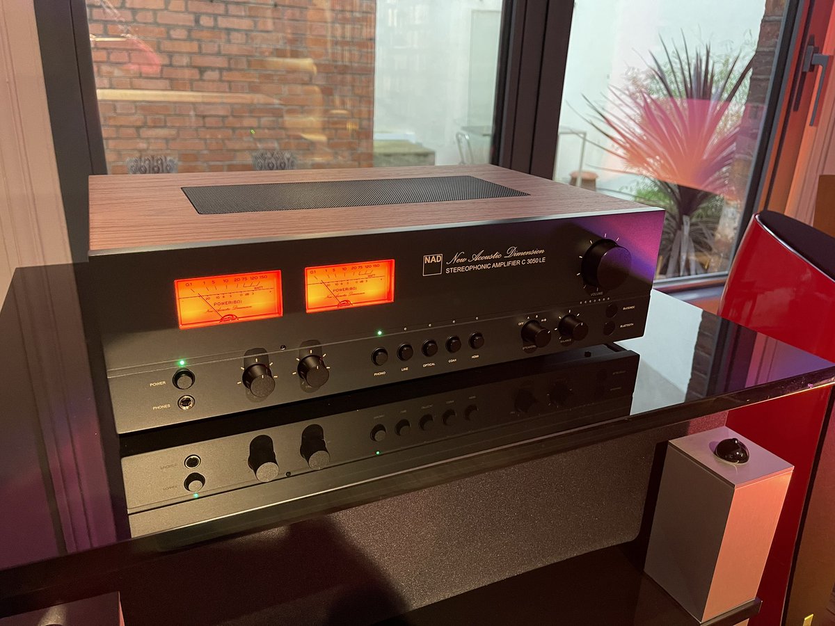 Nad 3050 LE -50 ème anniversaire 
Série limitée à 1972 exemplaires !
Tout intégré streaming BluOS, Dirac Live, hybride /Digital UCD NAD, vumètre réglable en entrée ou sortie audio!