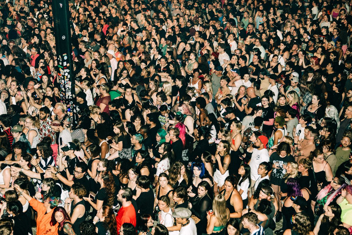 yungblud's tweet photo. i love this photo from last night https://t.co/eR0CppLEfu