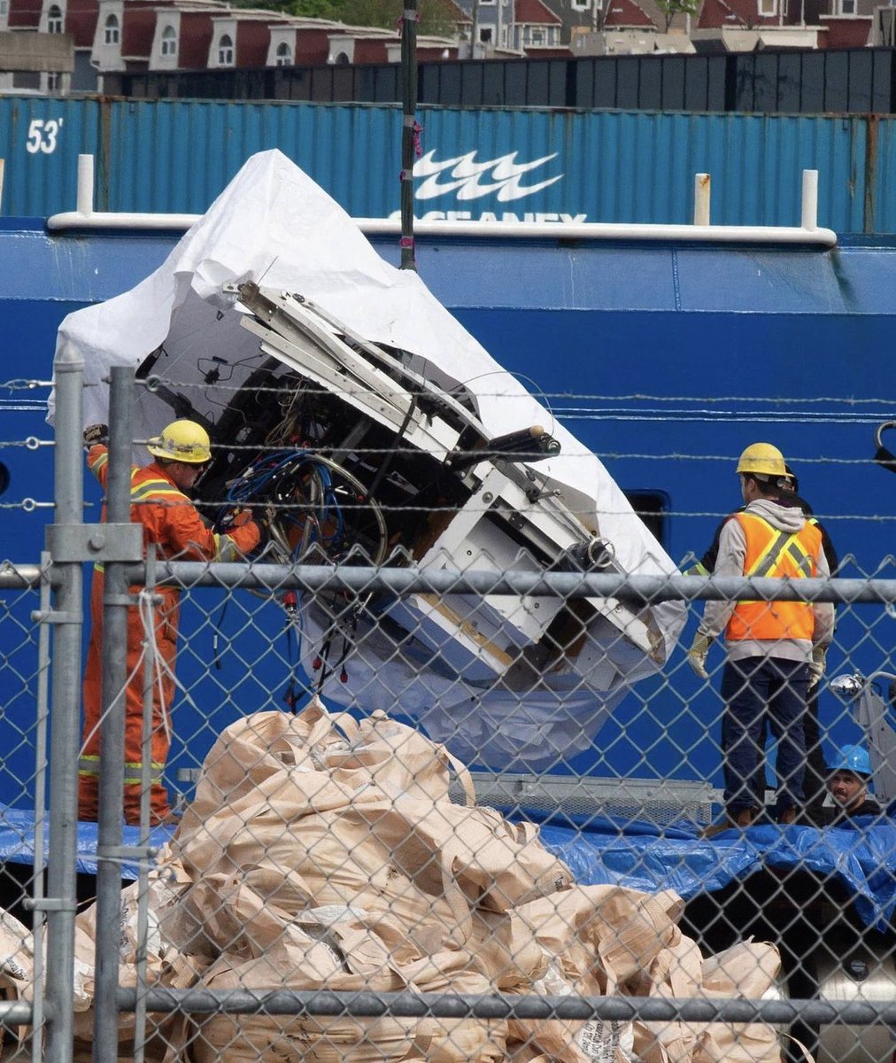 Restos del submarino Titán han sido rescatados del fondo del océano